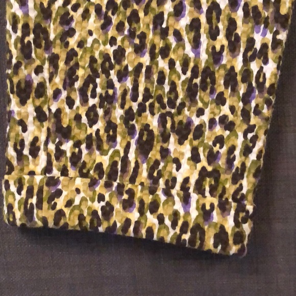 Ankle Capri Pants with colorful leopard design - Picture 5 of 6